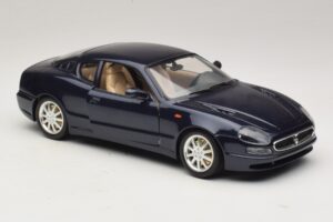Maserati 3200 GT Bleu Bburago 1:18 3371-P1 Métal — image 6 sur 8