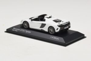 McLaren 675LT Spider Silica White Minichamps 1:43 537154432 Diecast — image 3 sur 5