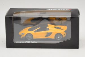 McLaren 675LT Spider Volcano Yellow Minichamps 1:43 537154430 Métal — image 5 sur 5