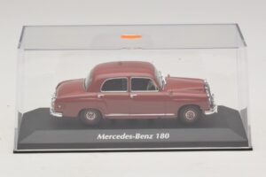 Mercedes 180 W120 Rouge Maxichamps 1:43 940033101 Diecast — image 4 sur 5