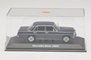 Mercedes 200D W115 Bleu Maxichamps 1:43 940034000 Diecast — image 4 sur 5