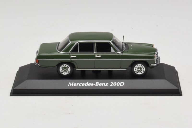 Mercedes 200D W115 Vert Foncé Maxichamps 1:43 940034001 Diecast