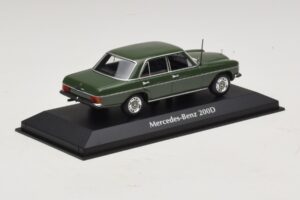 Mercedes 200D W115 Vert Foncé Maxichamps 1:43 940034001 Diecast — image 2 sur 5