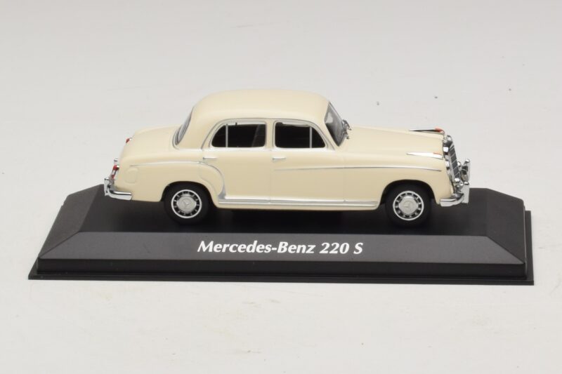 Mercedes 220 S W180 Blanc Maxichamps 1:43 Mercedes 220 S W180 Blanc Maxichamps 1:43 940033000 Diecast