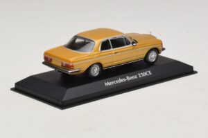 Mercedes 230 CE C123 Or Métallisé Maxichamps 1:43 940032220 Diecast — image 2 sur 5