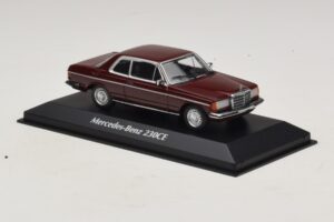 Mercedes 230 CE C123 Rouge Maxichamps 1:43 940032221 Diecast — image 3 sur 5
