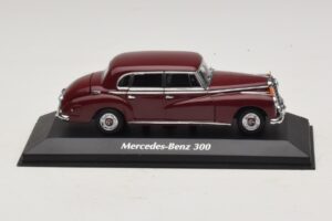 Mercedes 300 W186 Rouge Foncé Maxichamps 1:43 940039060 Métal
