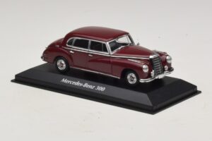 Mercedes 300 W186 Rouge Foncé Maxichamps 1:43 940039060 Métal — image 3 sur 5