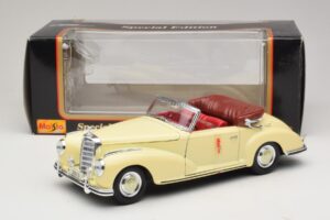 Mercedes 300S Crème Maisto 1:18 31806 Métal — image 8 sur 8