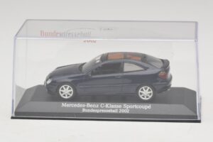 Mercedes C-Class Sportscoupe CL203 Blue Metallic Bundespressball Minichamps 1:43 MB010 Diecast — image 4 sur 5