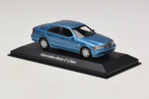 Mercedes C-Class W202 Bleu Métallisé Maxichamps 1:43 940037060 Métal — image 3 sur 5