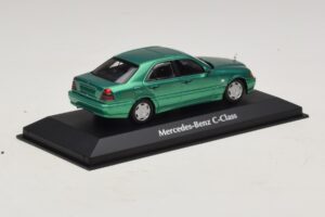 Mercedes C-Class W202 Vert Métallisé Maxichamps 1:43 940037061 Diecast — image 2 sur 5
