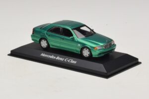Mercedes C-Class W202 Vert Métallisé Maxichamps 1:43 940037061 Diecast — image 3 sur 5