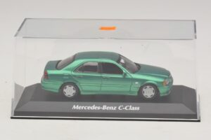 Mercedes C-Class W202 Vert Métallisé Maxichamps 1:43 940037061 Diecast — image 4 sur 5
