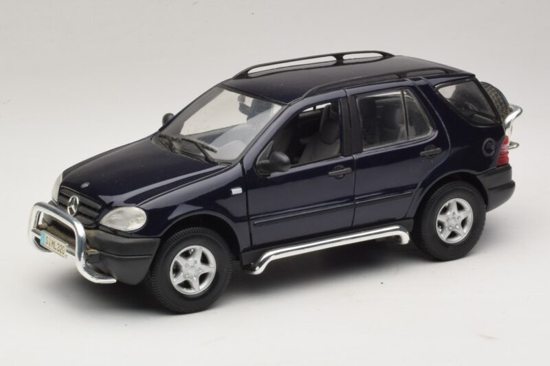 Mercedes ML320 W163 Bleu Maisto 1:18 31847 Métal