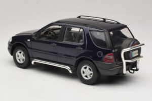 Mercedes ML320 W163 Bleu Maisto 1:18 31847 Métal — image 7 sur 8