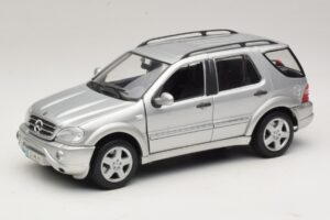 Mercedes ML55 AMG W163 Argent Maisto 1:18 31876-P1 Métal