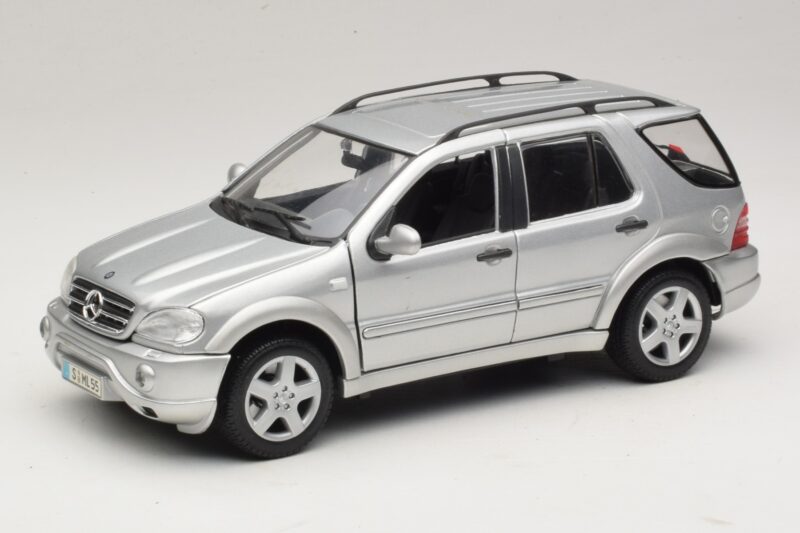 Mercedes ML55 AMG W163 Argent Maisto 1:18 31876-P1 Métal