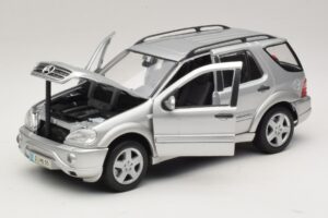 Mercedes ML55 AMG W163 Argent Maisto 1:18 31876-P1 Métal — image 2 sur 8