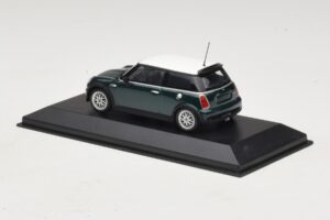 Mini Cooper One R50 Aero Green Avec Toit Blanc Minichamps 1:43 MINI011 Diecast — image 3 sur 5