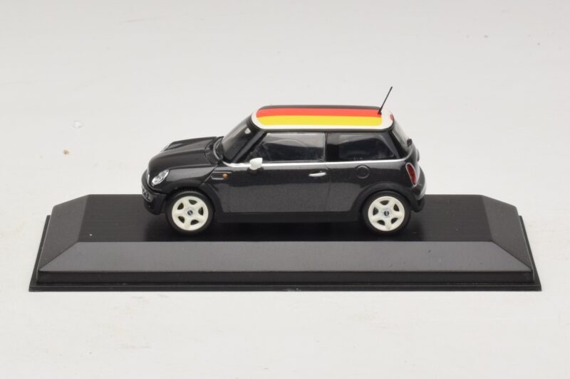 Mini Cooper One R50 Vert Avec Drapeau Allemand Minichamps 1:43 MINI033 Métal