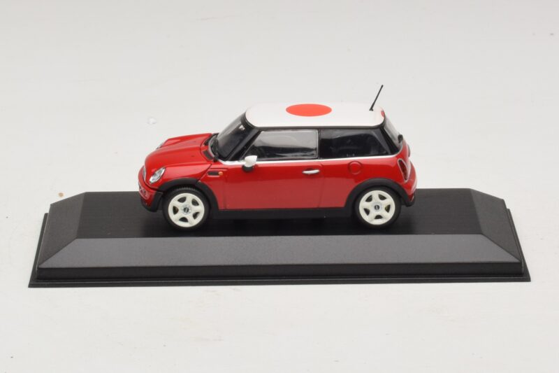 Mini Cooper One R50 Rouge Avec Drapeau Japonais Minichamps 1:43 MINI034 Métal