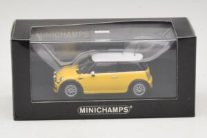 Mini Cooper One R50 avec Pack Aéro Jaune Minichamps 1:43 431138274 Diecast — image 4 sur 4