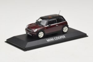 Mini Cooper S R53 Rouge Foncé Avec Toit Noir Minichamps 1:43 MINI028 Diecast — image 2 sur 5