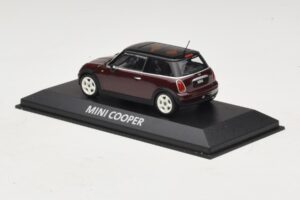 Mini Cooper S R53 Rouge Foncé Avec Toit Noir Minichamps 1:43 MINI028 Diecast — image 3 sur 5