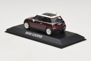 Mini Cooper S R53 Rouge Foncé Avec Toit Panoramique Minichamps 1:43 MINI019 Diecast — image 3 sur 4