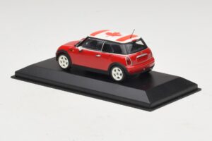 Mini Cooper S R53 Rouge Avec Drapeau Canadien Minichamps 1:43 MINI017 Diecast — image 3 sur 5