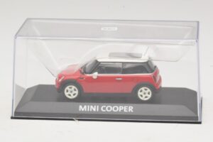 Mini Cooper S R53 Rouge Avec Toit Panoramique Minichamps 1:43 MINI024 Diecast — image 4 sur 5