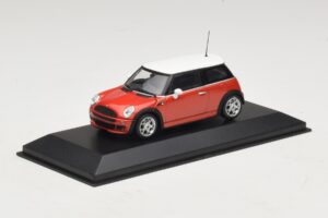 Mini Cooper S R53 Rouge Avec Toit Blanc Minichamps 1:43 MINI025 Diecast — image 2 sur 5