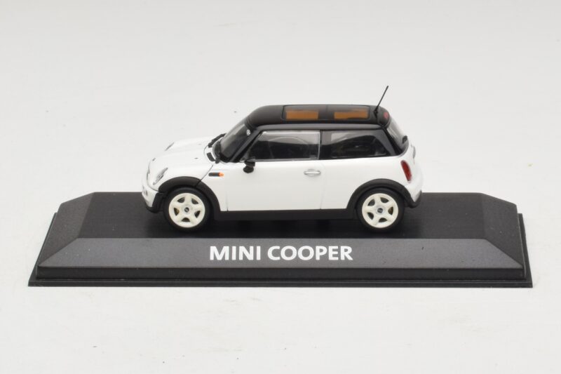 Mini Cooper S R53 Blanc Avec Toit Noir Minichamps 1:43 Mini Cooper S R53 Blanc Avec Toit Noir Minichamps 1:43 MINI027 Métal