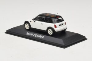 Mini Cooper S R53 Blanc Avec Toit Noir Minichamps 1:43 MINI027 Métal — image 3 sur 4