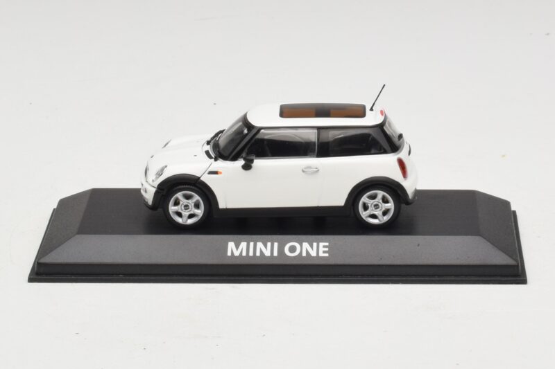 Mini Cooper S R53 Blanc Avec Toit Panoramique Minichamps 1:43 MINI020 Métal