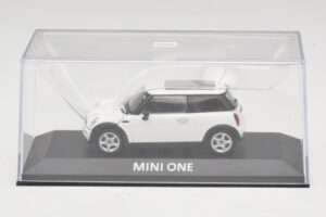 Mini Cooper S R53 Blanc Avec Toit Panoramique Minichamps 1:43 MINI020 Métal — image 4 sur 5