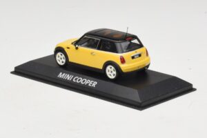Mini Cooper S R53 Jaune Avec Toit Noir Minichamps 1:43 MINI031 Diecast — image 3 sur 4