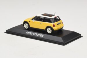 Mini Cooper S R53 Jaune Avec Toit Panoramique Jaune Minichamps 1:43 MINI029 Diecast — image 3 sur 4