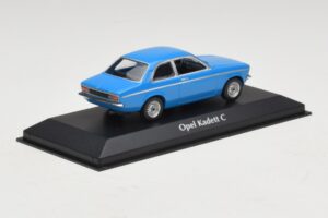 Opel Kadett C Bleu Maxichamps 1:43 940045601 Diecast — image 2 sur 5