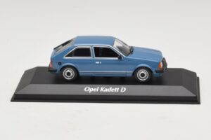 Opel Kadett D Bleu Maxichamps 1:43 940044100 Diecast