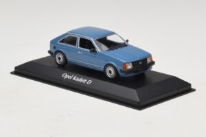 Opel Kadett D Bleu Maxichamps 1:43 940044100 Diecast — image 3 sur 5