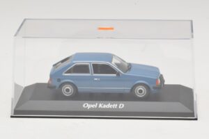 Opel Kadett D Bleu Maxichamps 1:43 940044100 Diecast — image 4 sur 5