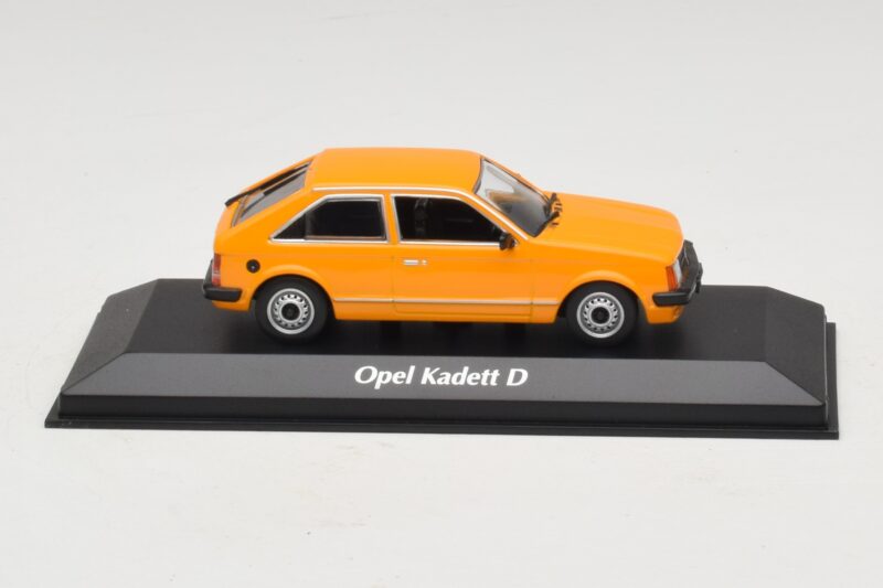 Opel Kadett D Orange Maxichamps 1:43 940044101 Métal