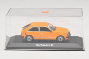 Opel Kadett D Orange Maxichamps 1:43 940044101 Métal — image 4 sur 5