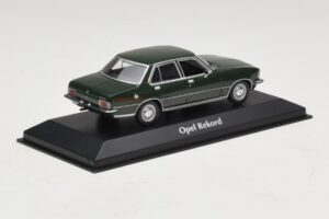 Opel Rekord D Vert Foncé Maxichamps 1:43 940044001 Diecast — image 2 sur 5