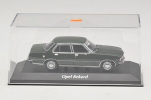 Opel Rekord D Vert Foncé Maxichamps 1:43 940044001 Diecast — image 4 sur 5