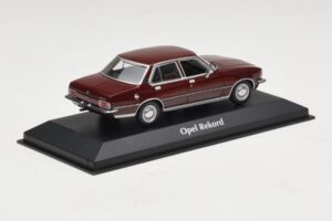 Opel Rekord D Rouge Foncé Maxichamps 1:43 940044000 Diecast — image 2 sur 5