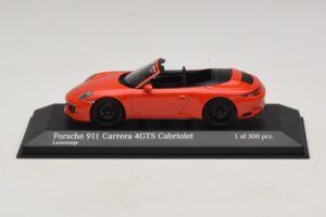 Porsche 911 991.1 Carrera 4 GTS Cabriolet Orange Minichamps 1:43 410067331 Métal