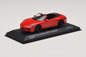 Porsche 911 991.1 Carrera 4 GTS Cabriolet Rouge Minichamps 1:43 410067330 Métal — image 2 sur 5
